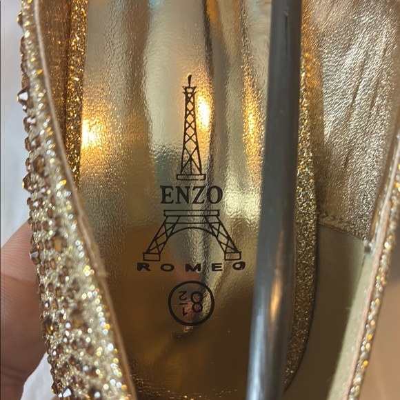 Gold Shimmering Heels with Glitter Finish - Picture 8 of 9